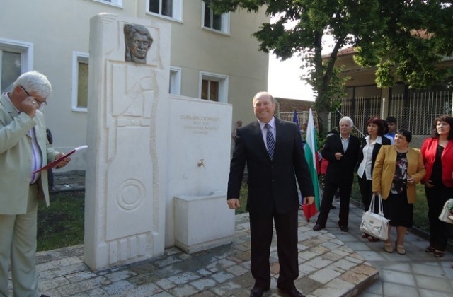 Тържествено откриха паметник на Вълкана Стоянова