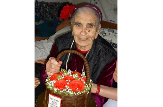 Баба Иванка от Върбовчец, Видинско стана на 100 години