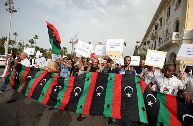 Повече от 25 души са загинали при сблъсъци в Бенгази