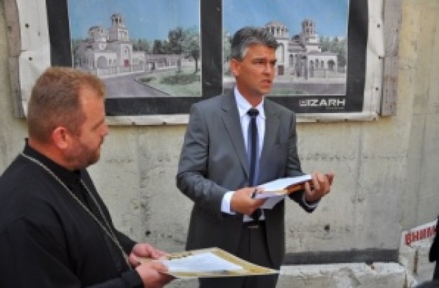 Кандидат-кметът на „Атака” дари средствата за кампанията си на варненски храм