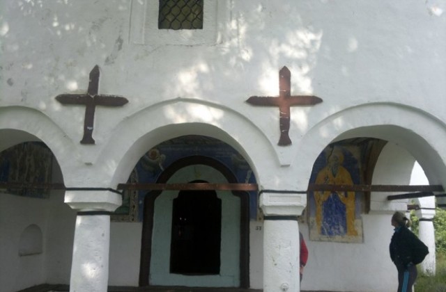 Дарения за черквата в Горно Уйно събира ВМРО
