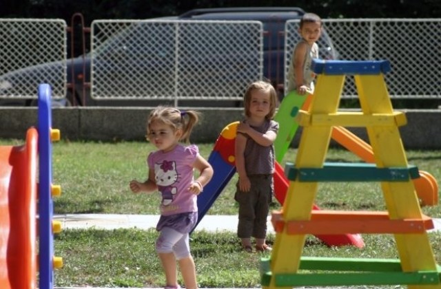 Броят на желаещите да постъпят в детските градини деца е по-голям от възможностите за прием