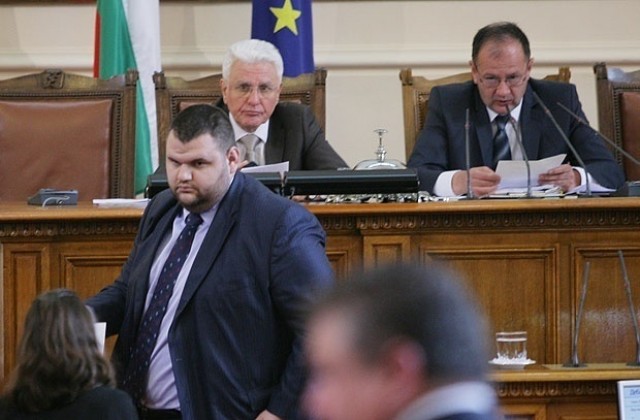 Делян Пеевски се оттегля, Орешарски ще предложи нова кандидатура за шеф на ДАНС