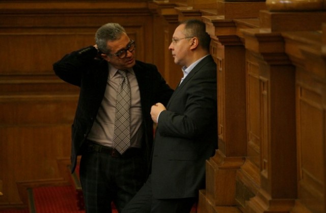 Правителството има потенциал и нищо не налага оставката му, смятат от БСП