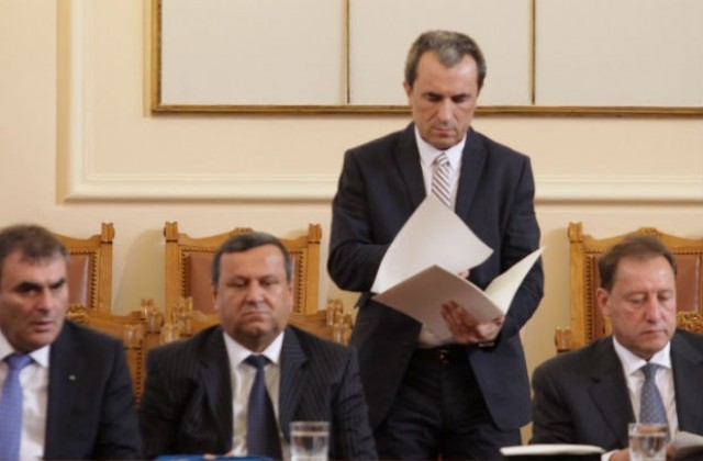 Представят официално плана „Орешарски” в парламента