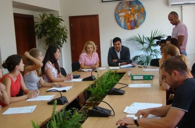 30 в консултативния младежки съвет на Димитровград подписаха за партньорство с общината