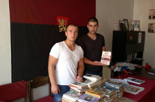 ВМРО Враца дари книги