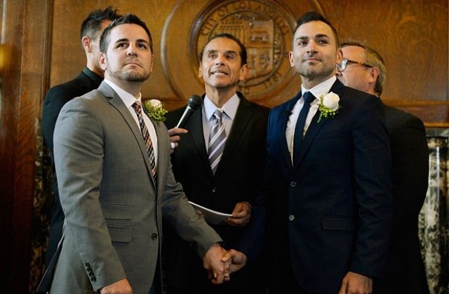 Първи гей брак в Калифорния след възстановяването на хомосексуалните съюзи