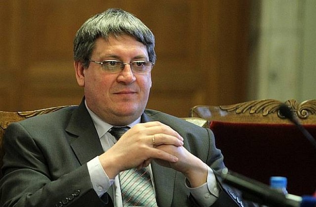 Парламентът освободи шефа на здравната каса Пламен Цеков