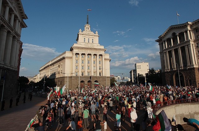 Част от протестиралите през февруари дадоха срок до май догодина на кабинета „Орешарски”