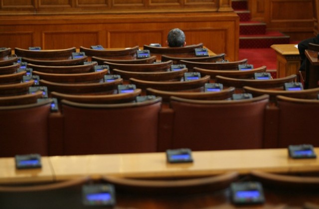 Депутатите от ГЕРБ обмислят вот на недоверие срещу кабинета на Орешарски