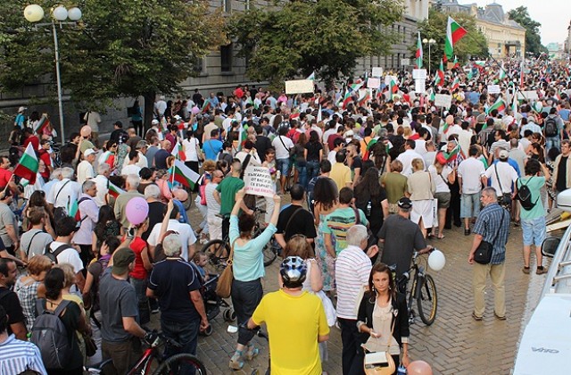 За 51% протестът от граждански се превърна в политически, сочи проучване
