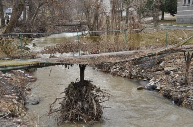 Коритата на реките в община Сливен ще бъдат почистени