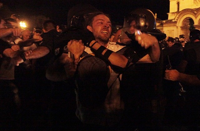 Орешарски пред Уолстрийт джърнъл: Протестите не могат да продължат до безкрайност