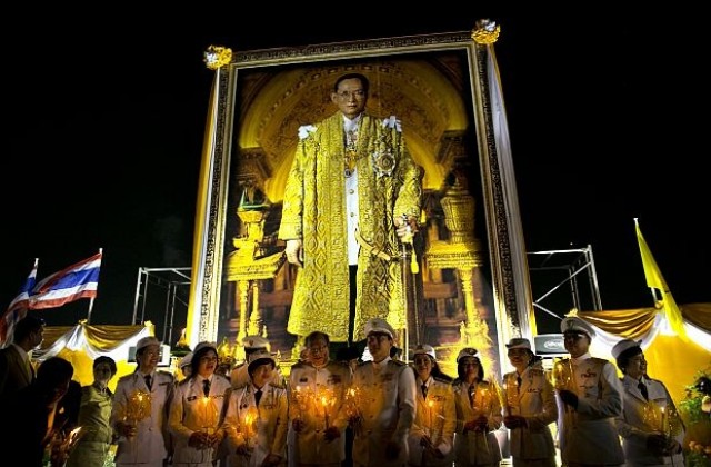 Кралят на Тайланд беше изписан след 4 години в болница