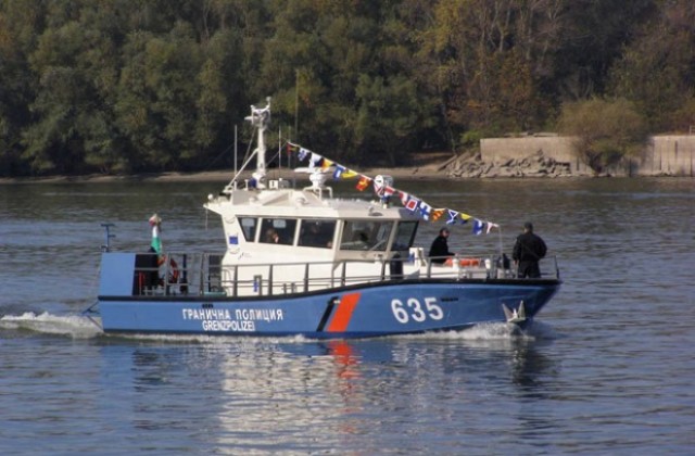 Гранични полицаи и 58-годишен рибар от Русе спасиха давещи се французи