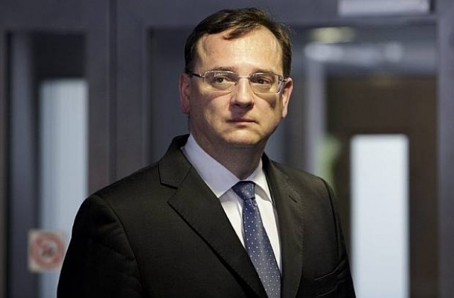 Скандалният бивш премиер на Чехия се разведе