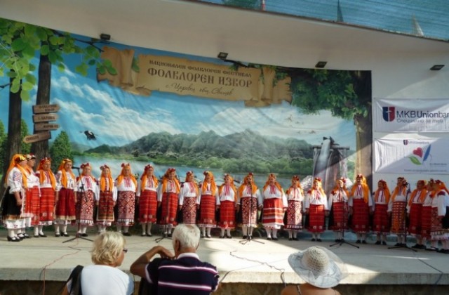 Специална награда за Женския народен хор към николовското читалище от фолклорен фестивал