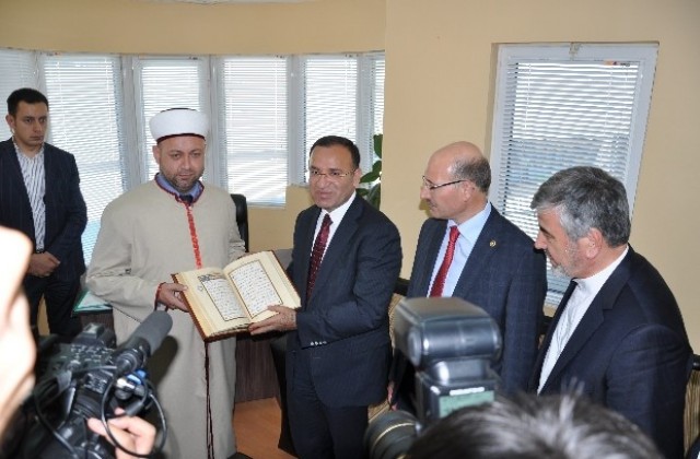 Турският вицепремиер посети Кърджали, придружаван от Касим Дал и Корман Исмаилов
