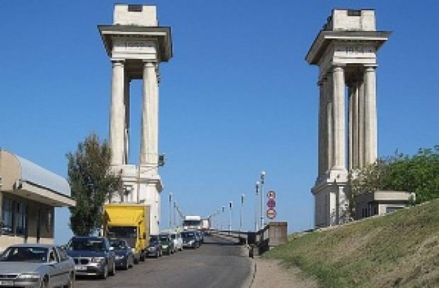 Румъния намалява таксата за преминаване по Дунав мост
