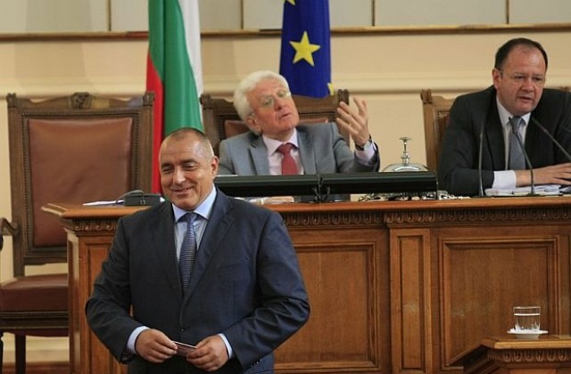 Миков решил: Ще прекъсне ваканцията на депутатите другата седмица