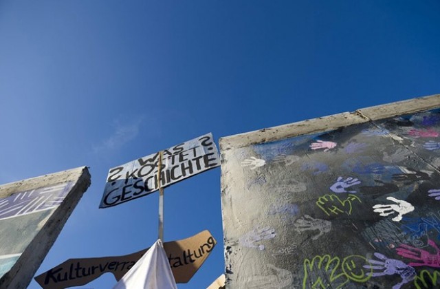 Германия отбелязва годишнината от издигането на Берлинската стена