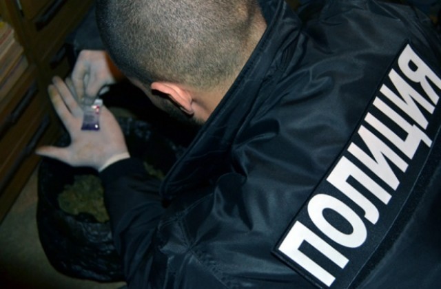 В Пловдив задържаха полицай с наркотици