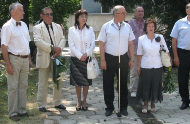 Зам.-министър Светлана Дянкова поднесе цветя за Деня на спасението