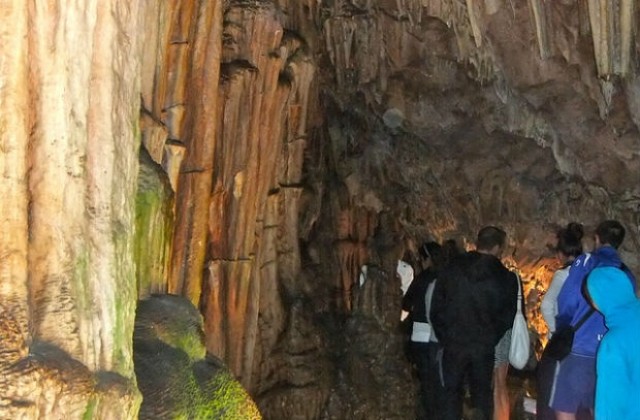Пещерняци от цялата страна на експедиция край Ракитово