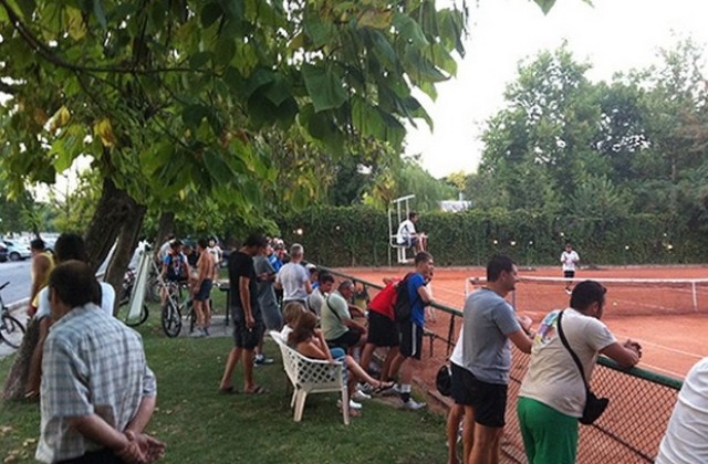 Военният министър неофициално на тенис турнир в Димитровград