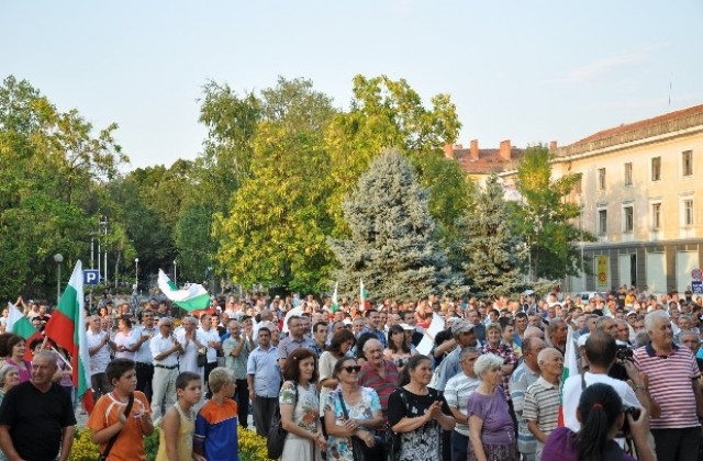 Близо 2000 подкрепиха правителството на Орешарски на митинг в Кърджали
