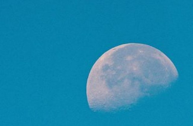 Китайска сонда ще кацне на Луната до месеци