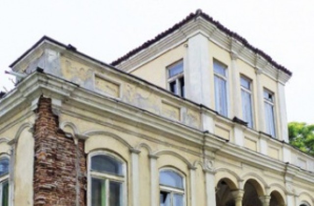 Ремонтират една от най- интересните къщи на розотърговци в България