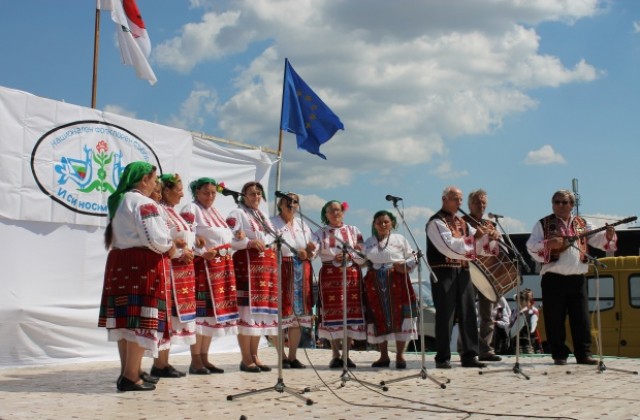 Повече от 200 изпълнители се включиха във фолклорния събор край Горно Новково