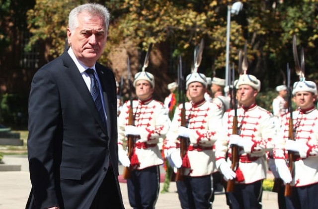 Салюти за сръбския президент стреснаха столичани по обед