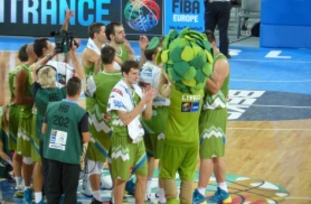Словения би Сърбия, класира се за Световното по баскетбол