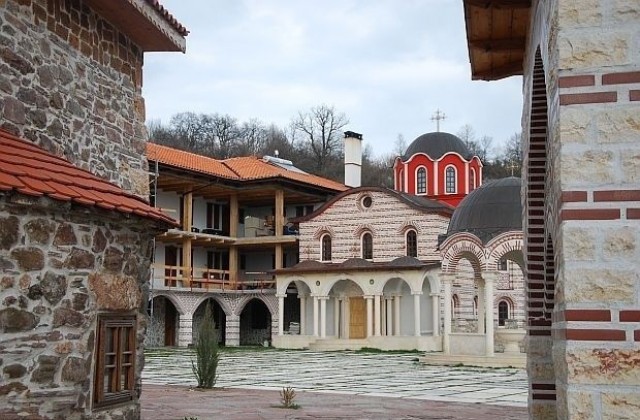 Гигинският манастир без образа на Цветан Василев, ктиторът сам поискал да го заличат