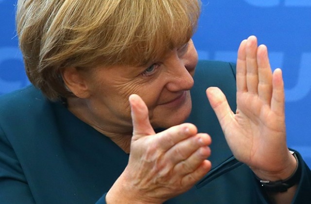 Биографът на Меркел: Детството в ГДР я е направило пестелива с доверието