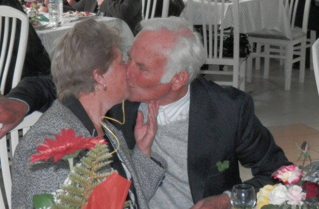 34 двойки се врекоха във вярност след 40 и 50 години брак в Павликени