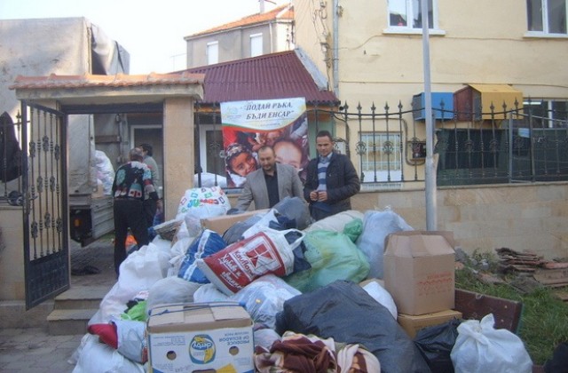 Мюфтийството в Кърджали прати 12 буса с дарения за бежанците в Пъстрогор