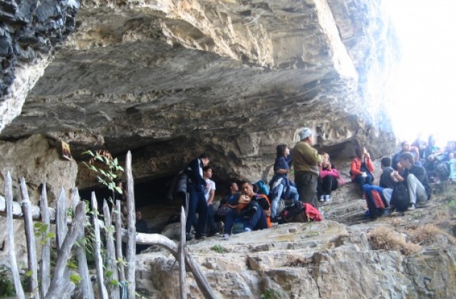 Поход до пещерата, обитавана от Св. Иван Рилски в седмицата на движението