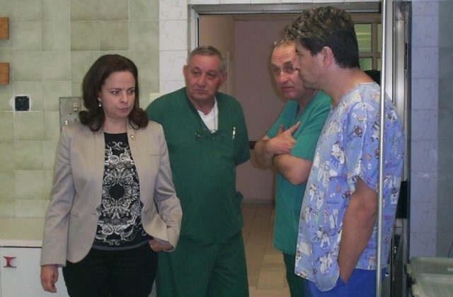 Министър Андреева в бургаската болница