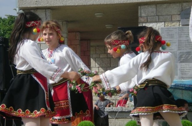 Национален преглед на фолклорните ансамбли се провежда в Русе