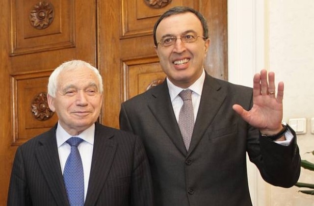 Желю Желев и Петър Стоянов на хуманитарен форум в Баку