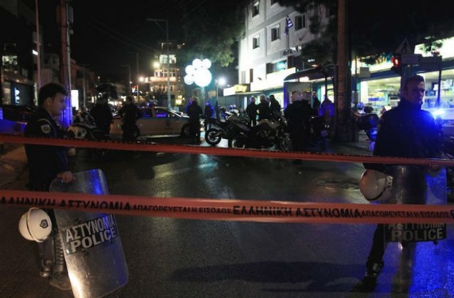 Двама души бяха убити пред офис на неонацистката партия в Атина