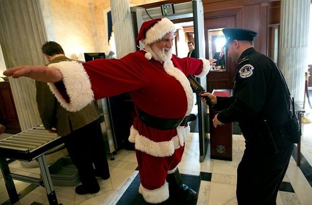 Жена в костюм на Дядо Коледа ограби две банки в Германия