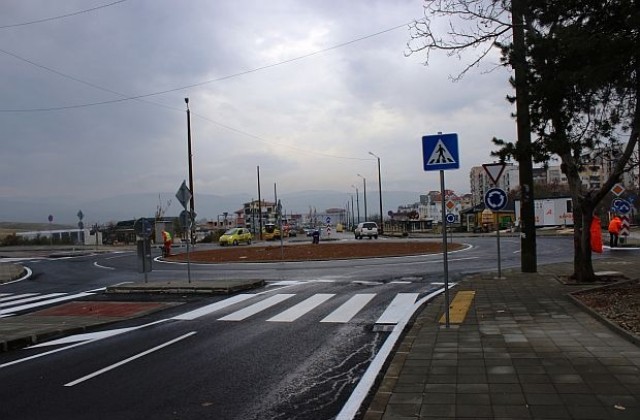 Отвориха новото кръгово кръстовище по бул. „Пейо Яворов“