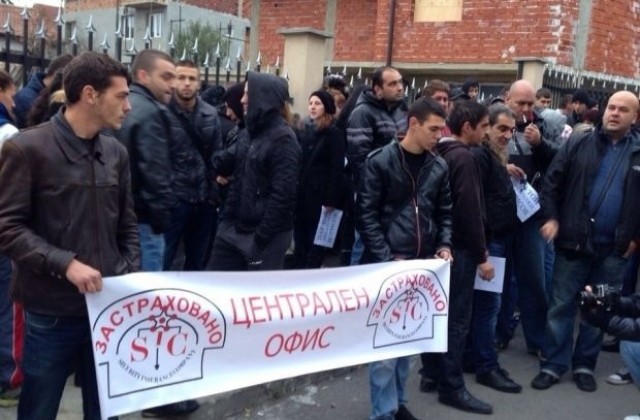 Активисти на Бареков обсадиха дома на Борисов