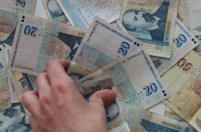 Икономисти предлагат таван за дела от дохода за погасяване на кредит