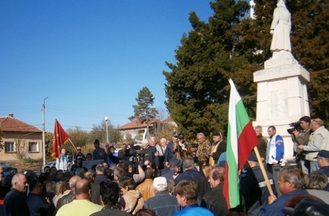 Декларация до Орешарски и МВР изпратиха хората от Телиш